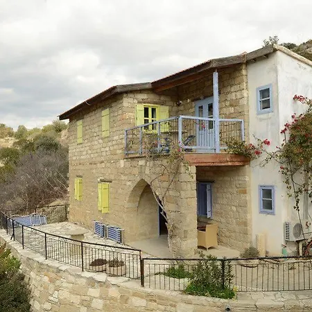 Vasilikos House アパートホテル