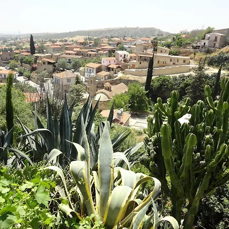 アパートホテル Vasilikos House 3*