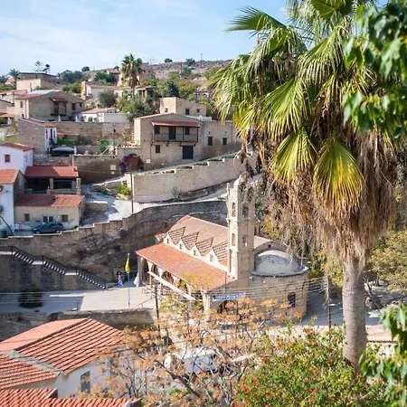 アパートホテル Vasilikos House 3*