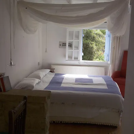 Aparthotel Vasilikos House 3*